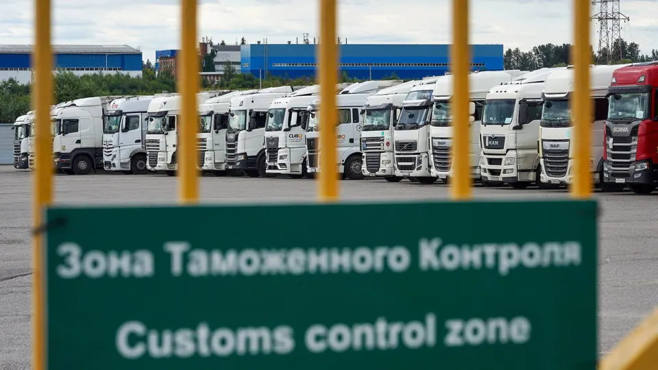 Правительство ввело переходный период для системы подтверждения ожидания товаров (СПОТ): пока не требуется уплата обеспечительных платежей по НДС и акцизам. Упрощённый порядок для товаров из ЕАЭС продлён до 31 августа.