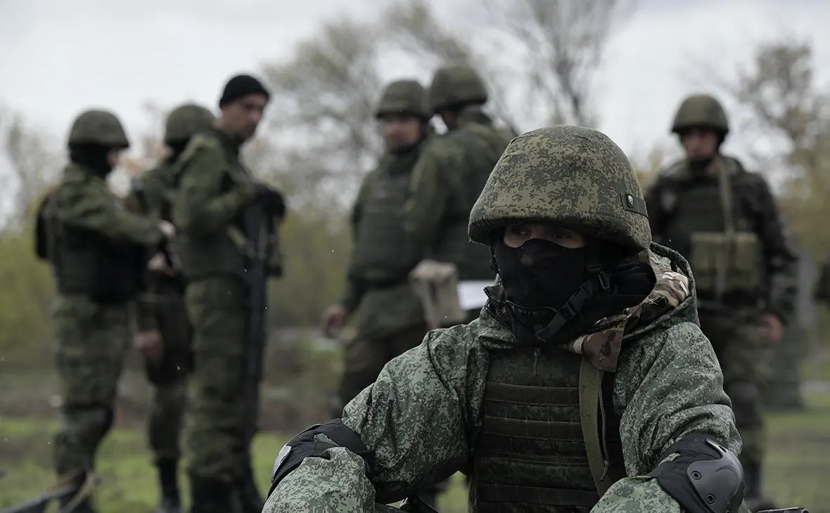 По словам ряда собеседников — бывших чиновников, военных экспертов и представителей разведок — Россия уступает Украине в технологиях и тактике. Для изменения хода боевых действий Москве потребуются существенные мобилизационные усилия, которых пока не принято.