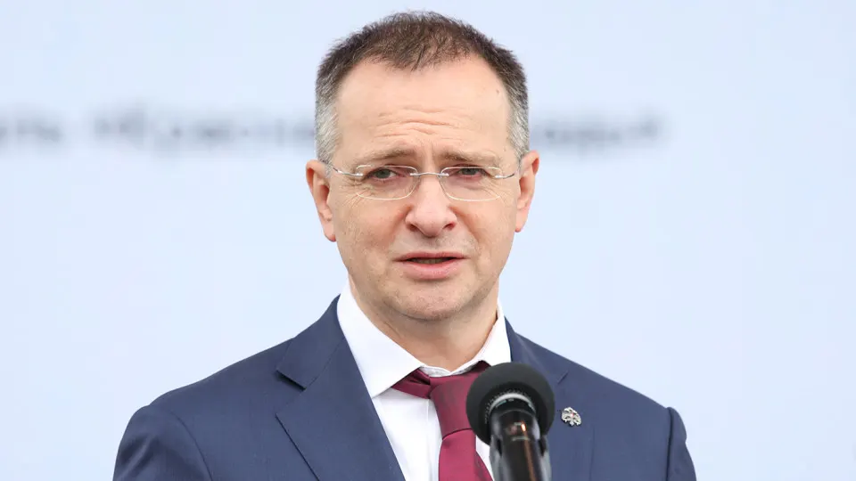 Помощник президента заявил о необходимости жесткого контроля качества фильмов на всех этапах производства и поддержал идею цензуры и экспертной проверки исторического контента.