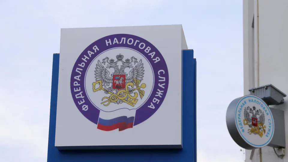 Федеральная налоговая служба рекомендовала субъектам РФ рассмотреть повышение налоговых ставок и расширение базы налогообложения, чтобы сократить исторический дефицит региональных бюджетов в 1,5 трлн рублей.