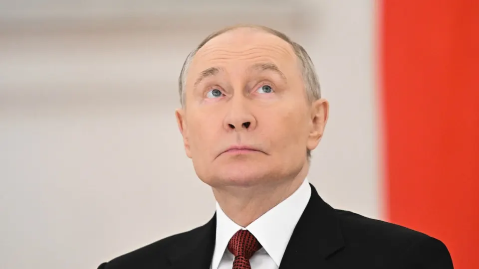 В администрации обсуждают сценарий, при котором новые депутаты обратятся к президенту с просьбой о масштабной мобилизации сразу после сентябрьских выборов; в военных кругах и в Кремле пока разнятся оценки целесообразности и рисков.