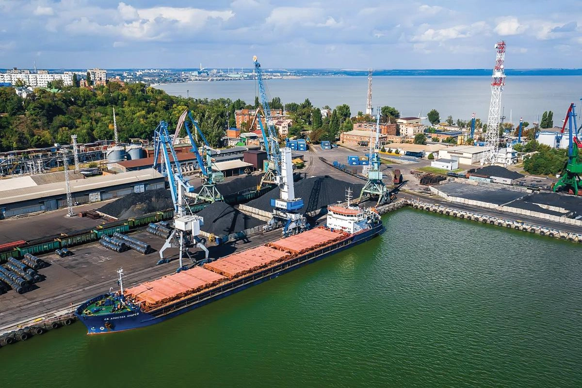 Из‑за ударов беспилотников отгрузка из портов Азовского моря приостановлена; Минсельхоз предлагает компенсировать до 90% затрат на ж/д доставку зерна в порты Черного и Балтийского морей.