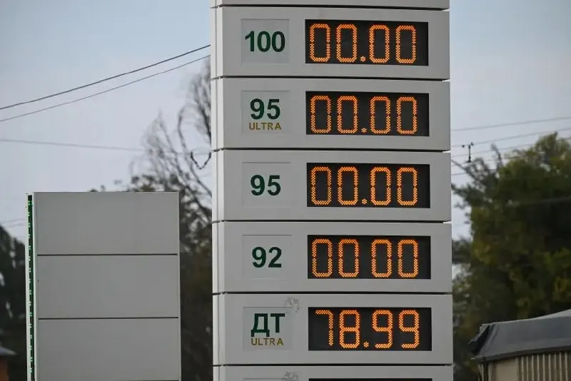 Правительство временно разрешило продажу бензина и дизеля классов Евро-2–Евро-5 на АЗС до 30 июня 2027 года ради стабильности внутреннего топливного рынка.