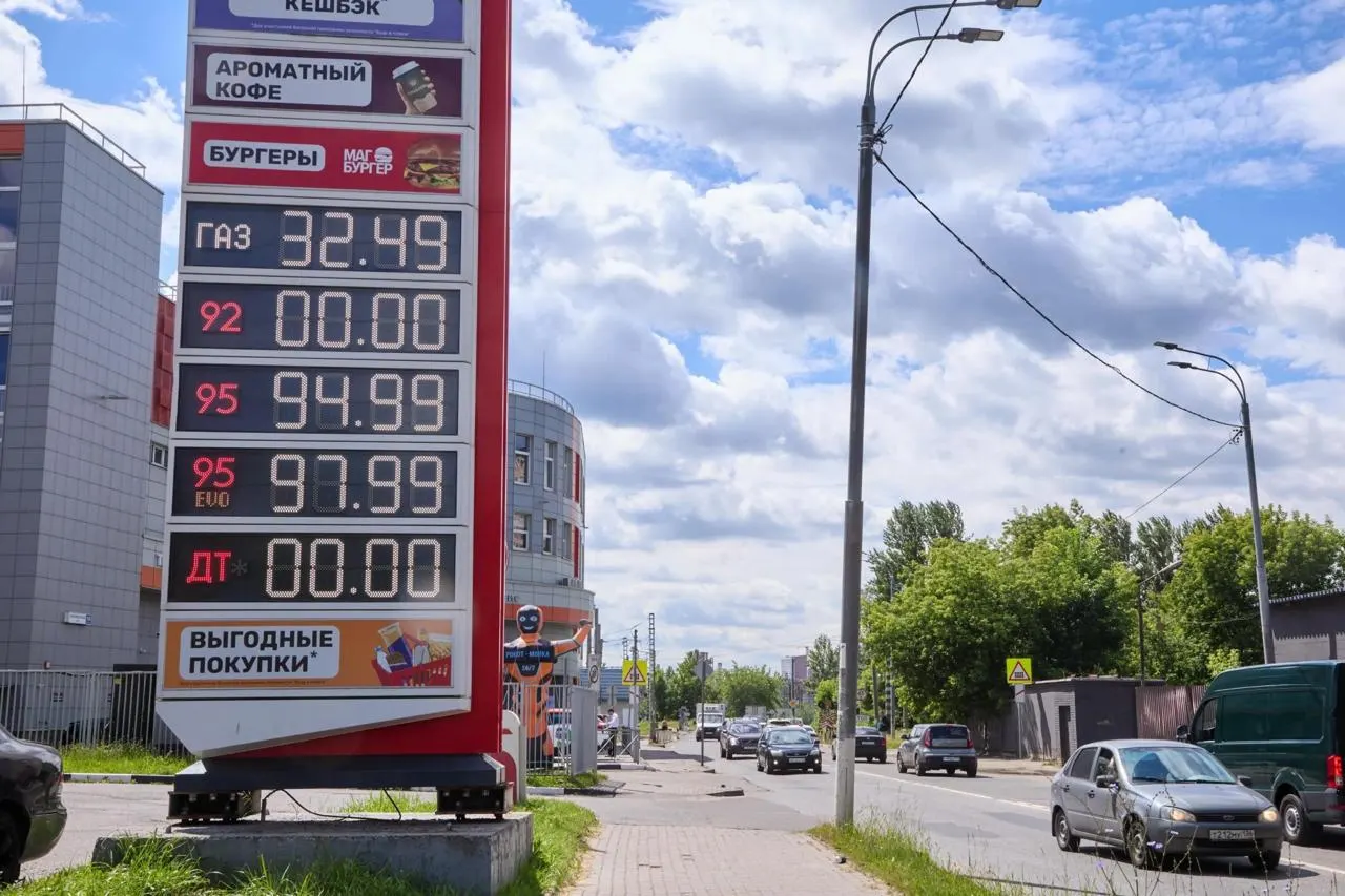 ФАС инициирует дела против продавцов топлива из-за удорожания бензина и дизеля; приведены региональные примеры роста цен.