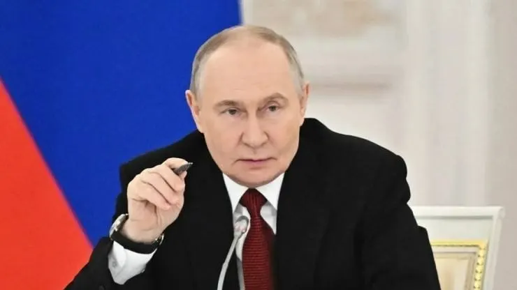 Указ предусматривает передачу долей в «Нестле Кубань» и «Нестле Россия» во временное управление «Л.Е.В. Менеджмент», а также активов FM Logistic и розничных сетей Лемана ПРО и Ашан.