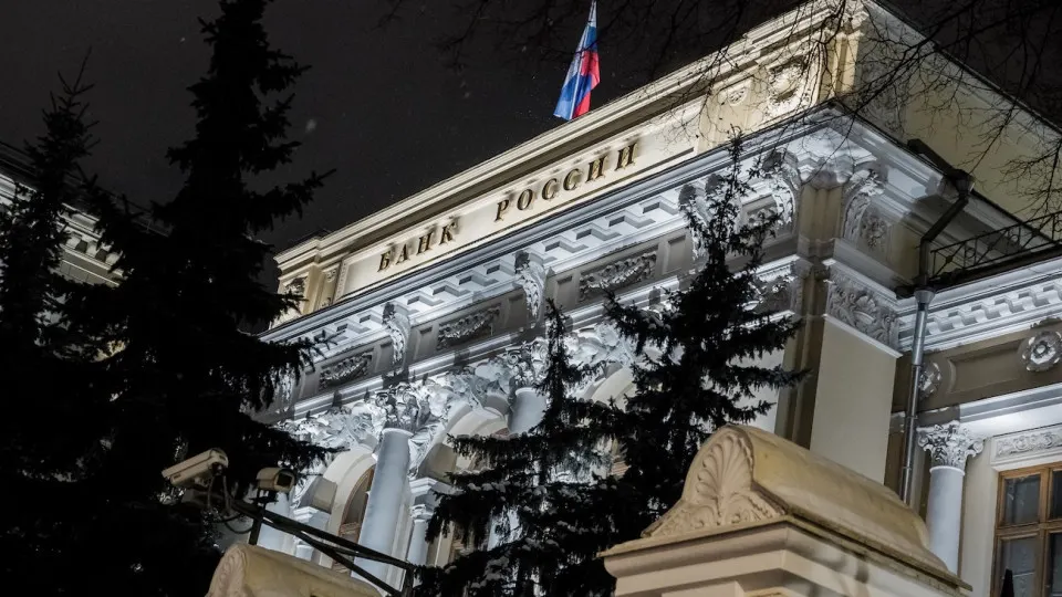 Банк России расширил возможность сообщать о лицах, которые фактически управляют банковскими и другими финансовыми организациями, даже если они не занимают формальные должности.