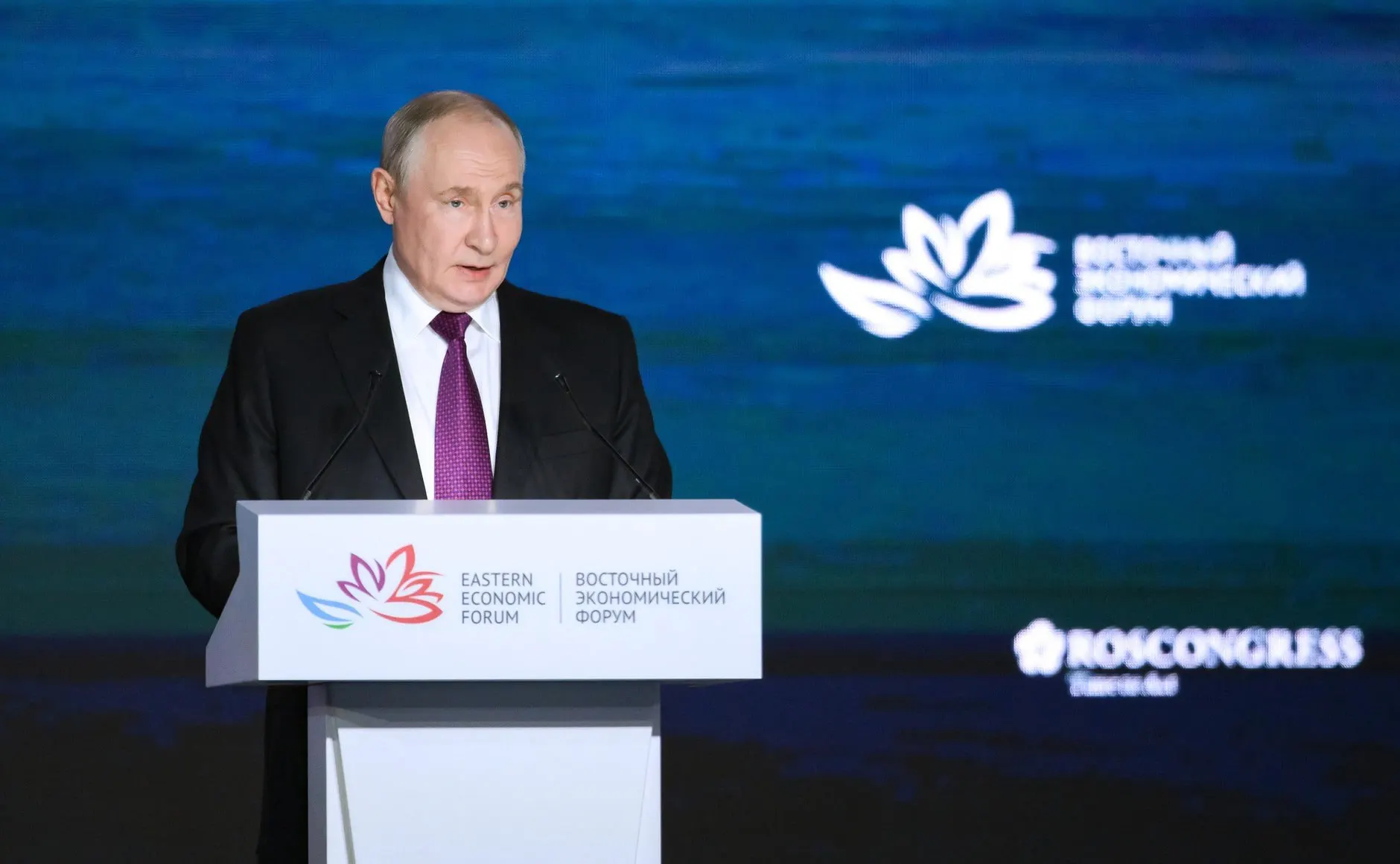 Президент указал на необходимость учитывать все факторы, влияющие на рождаемость, и отметил важность демографического вызова, подчеркнув, что влияние СВО не является основным.
