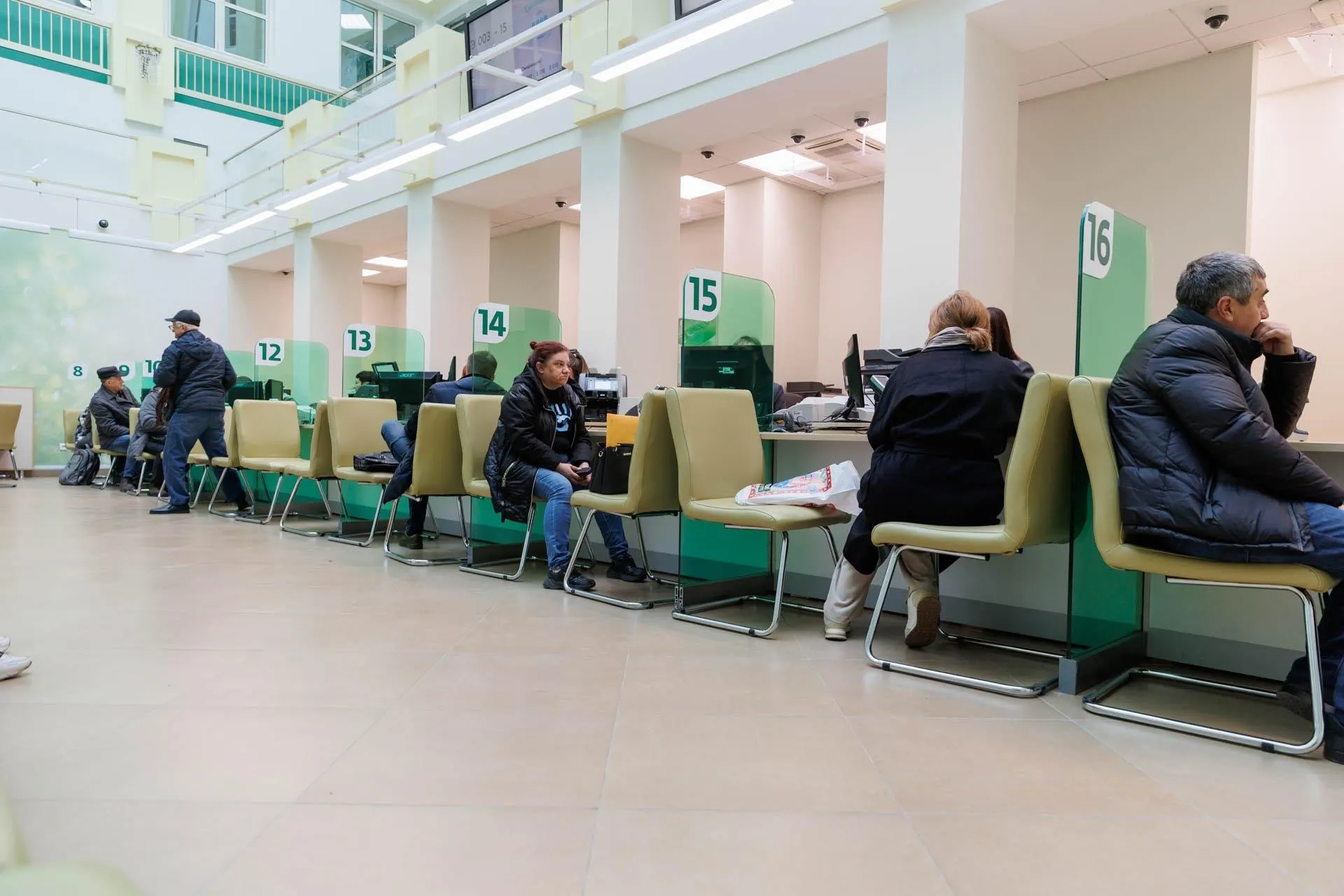 Обсуждается риск дефолта и последствия для населения.