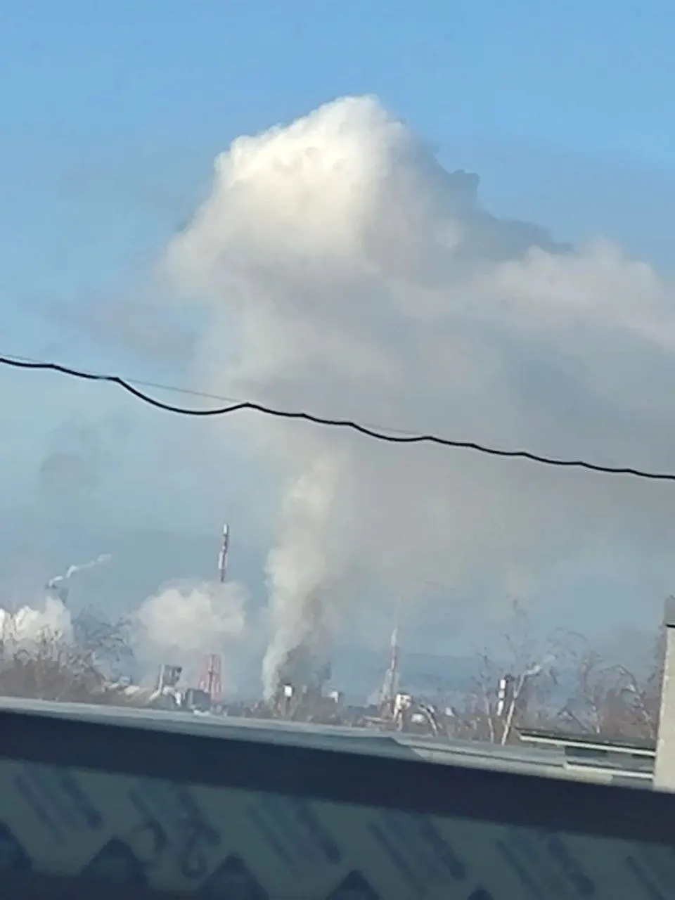 В ночь на 23 октября над Городецким округом и Березниками произошли удары БПЛА: есть раненые, повреждены дома и инфраструктура; часть школ переведена на онлайн-обучение.