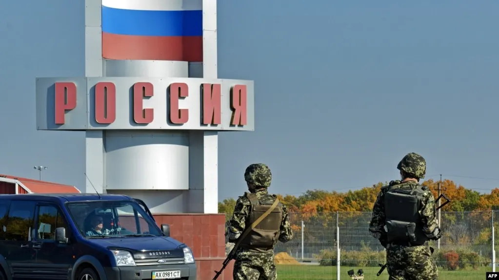 МВД России подготовило поправки, которые позволят отказывать иностранным государствам в экстрадиции людей, уже получивших в России любой вид убежища, включая политическое. Мера затронет, в том числе, фигурантов уголовных дел за рубежом.