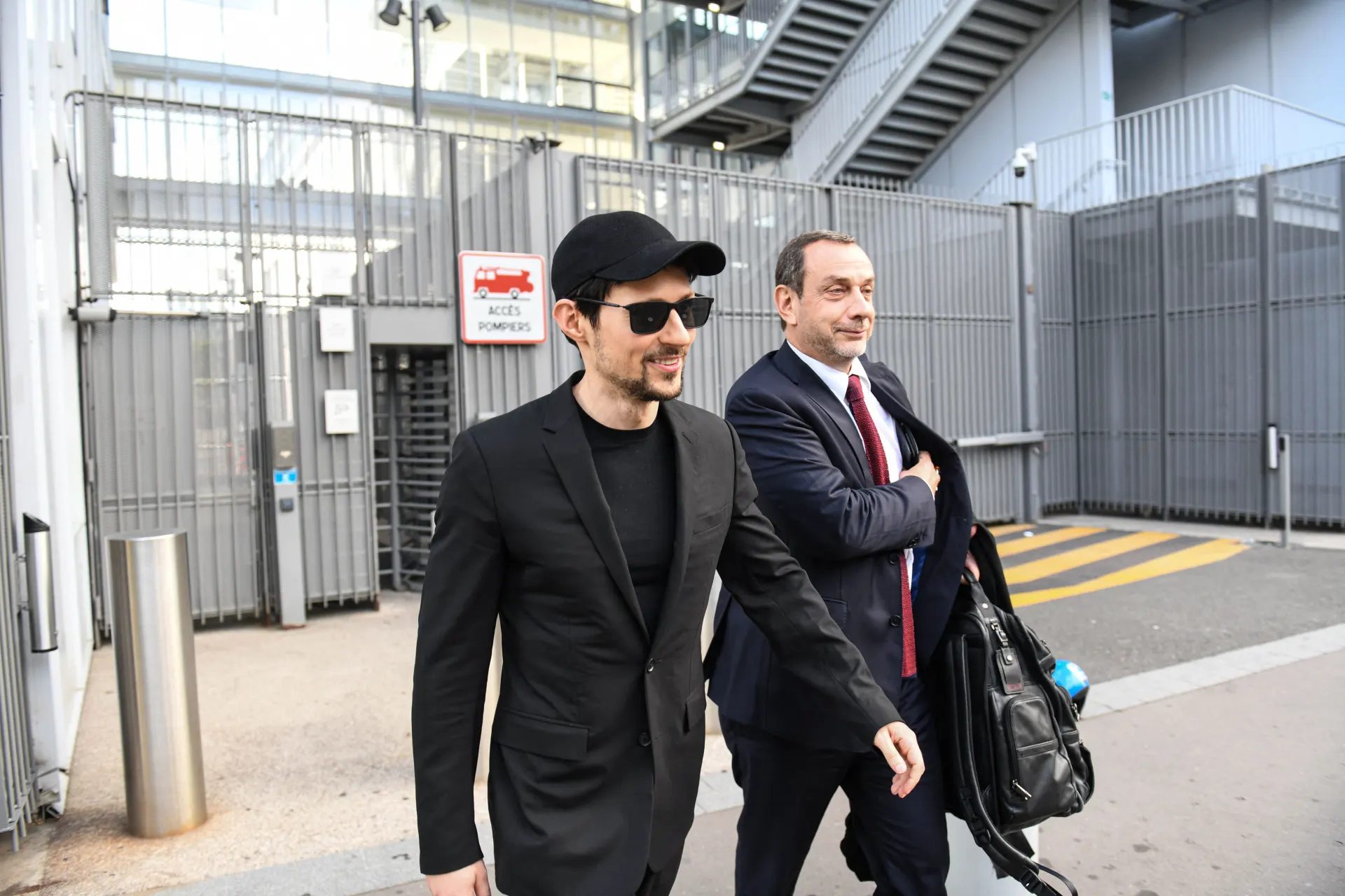 Основатель Telegram представил нейросетевую песню «Свой живой интернет» о цензуре и обходе блокировок, а также рассказал о письме со статусом «подозреваемый» и усилившемся давлении на мессенджер в России.