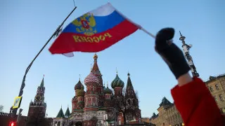 Начало спада ВВП, падение спроса и рост налогов привели к резкому обострению кризиса неплатежей в российской экономике: объем просроченных долгов компаний перед контрагентами вырос до 8,2 трлн рублей, что составляет около 3,8% ВВП.