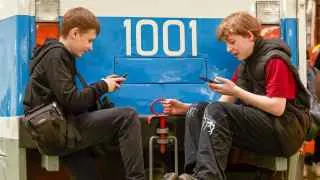 В школах разных регионов России проходят специальные уроки о рисках использования VPN: с участием полицейских, психиатров и сотрудников ФСИН детям рассказывают о возможной утечке данных и юридических последствиях обхода блокировок.