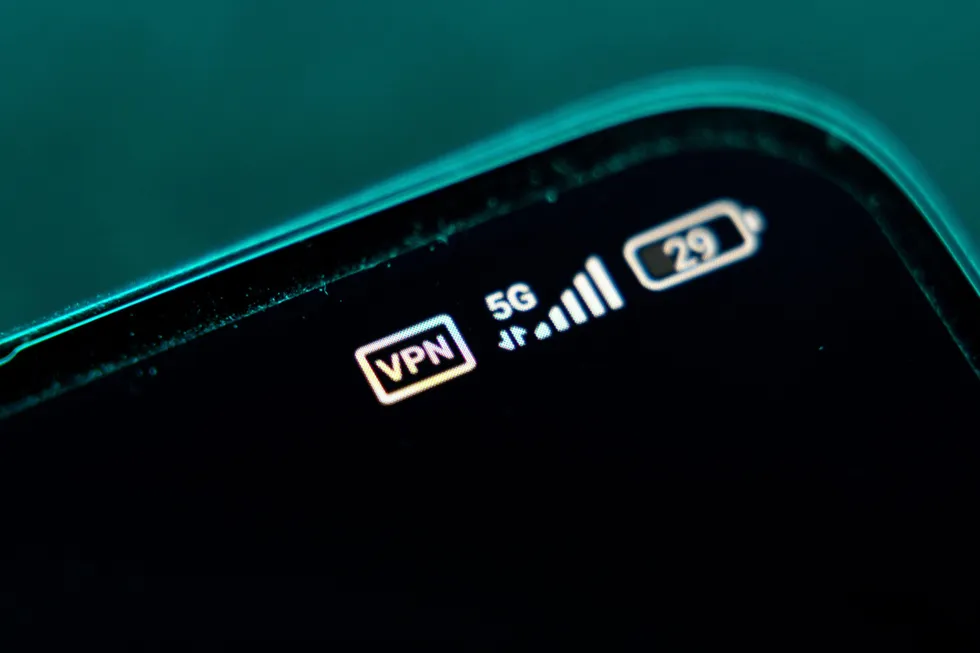 Отраслевое объединение разработчиков ПО направило в правительство обращение с предложением публично скорректировать политику блокировок, ослабить действующие ограничения и создать совместный с ИТ‑сообществом орган по выработке новых правил.