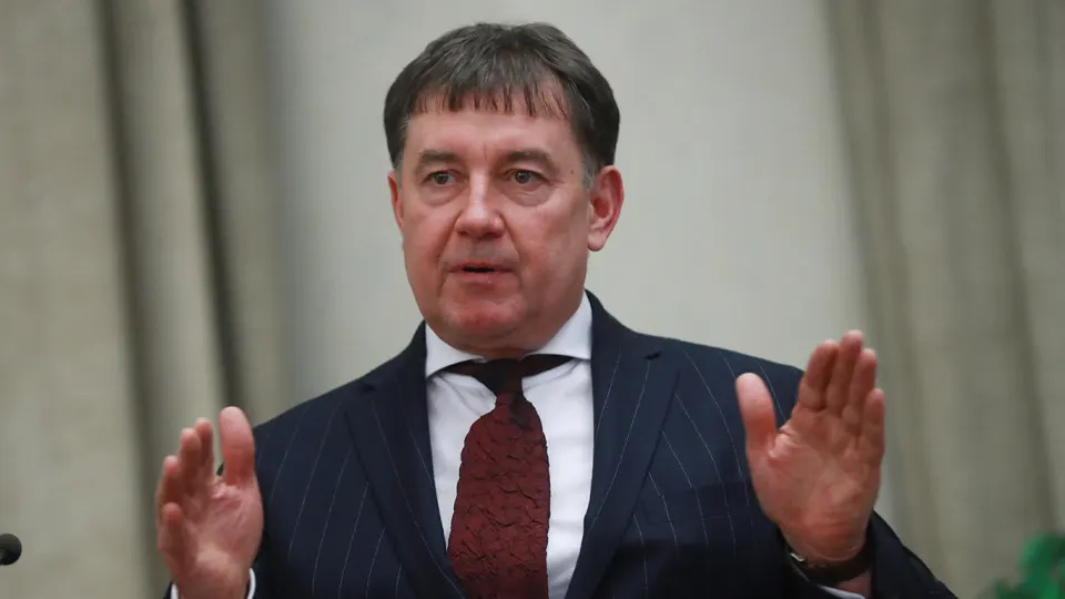 Мосгорсуд оставил в силе решение о национализации более 100 объектов недвижимости и сети бизнес-отелей Marton на 9 млрд рублей, связанных с бывшим председателем Совета судей России Виктором Момотовым. Генпрокуратура заявляет о его связях с криминальными авторитетами, уклонении от налогов и использовании судебной власти для защиты коррупционных активов.