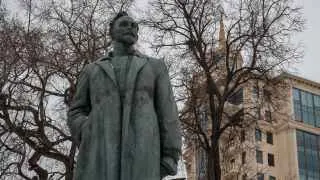 Президент Владимир Путин подписал указ о присвоении Академии ФСБ почетного наименования в честь основателя ВЧК Феликса Дзержинского, чье имя учебное заведение носило в советское время.