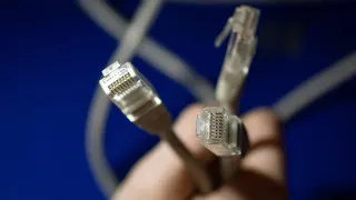 Крупные российские разработчики программного обеспечения предлагают властям сформировать согласительный орган, который будет вырабатывать технически взвешенную политику блокировок и регулирования VPN, предупреждая о рисках для инфраструктуры Рунета и работы программистов.