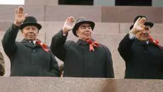 Власти России переходят к фактическому госплану в нефтепереработке: Минэнерго будет устанавливать обязательные объёмы производства и поставок топлива, а также контролировать рост цен на АЗС на фоне продолжающихся атак украинских беспилотников по нефтезаводам.