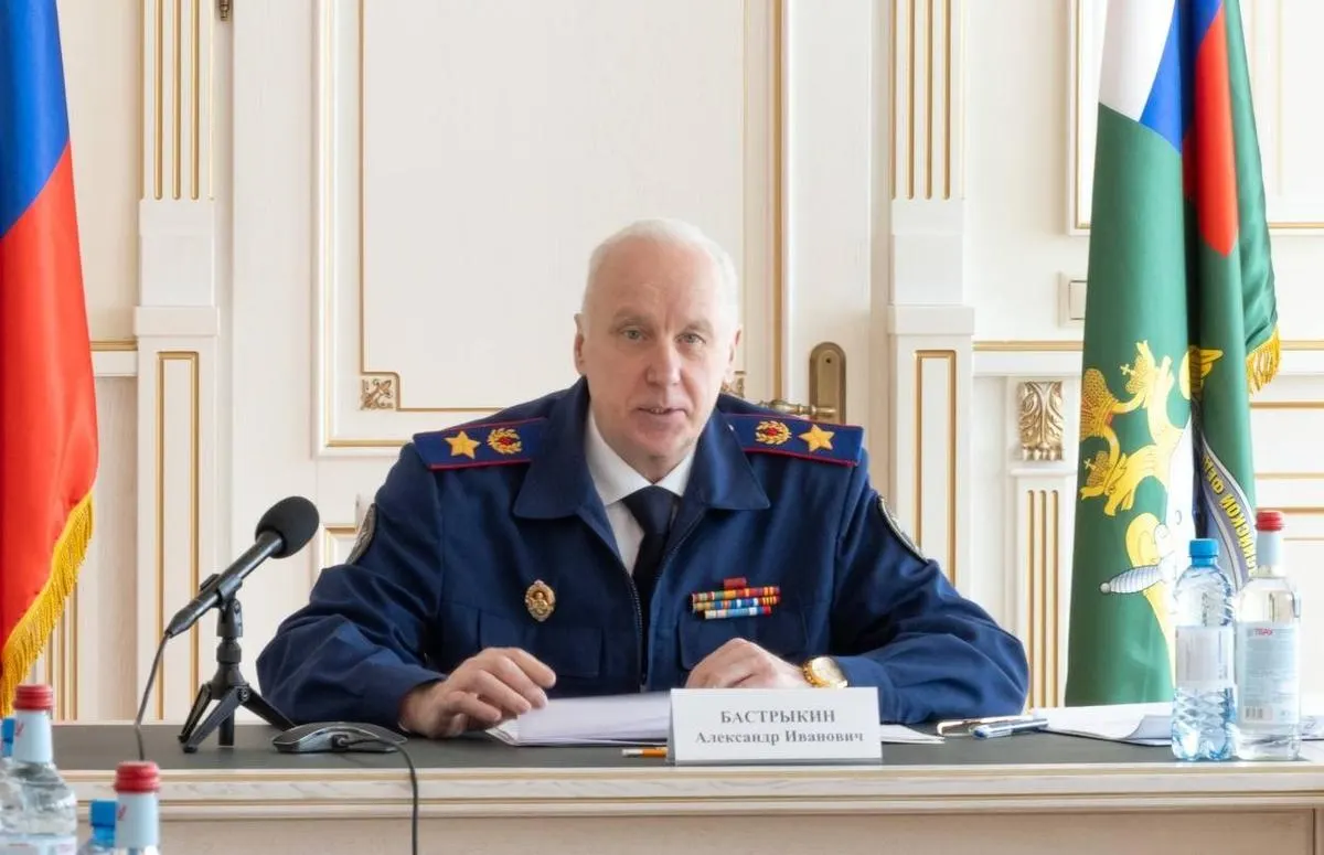 Глава Следственного комитета Александр Бастрыкин поручил провести проверку детских книг писателя Григория Остера, в том числе сборника «Вредные советы», после обсуждения их содержания на заседании координационного совета ведомства.