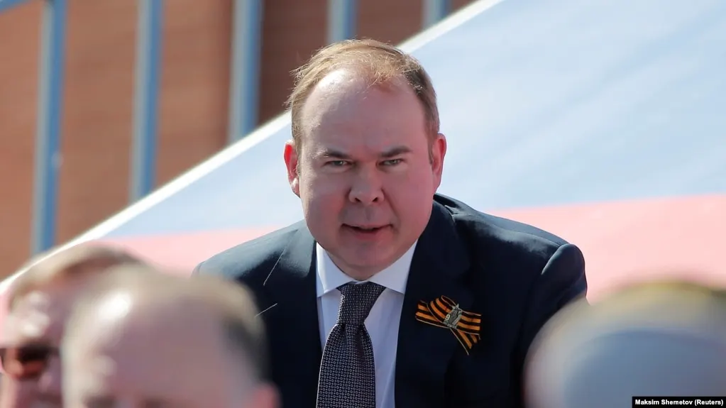 Мать главы президентской администрации и мать первого заместителя председателя правительства России получили многомиллиардный доход, выступив кредиторами оборонной группы компаний «Сфера». Документальные данные указывают на крупные займы и последующие выплаты процентов, а также на переуступку прав требования долгов на миллиарды рублей.