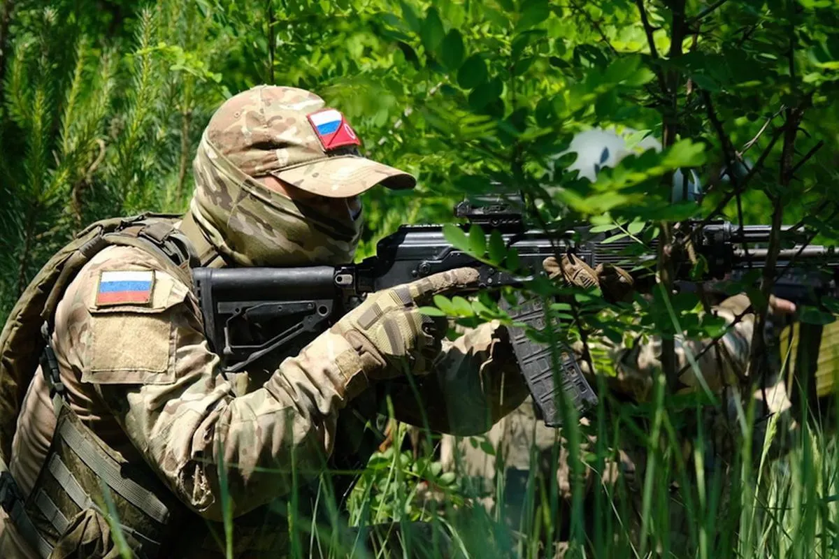 Аналитики Института изучения войны считают, что требования захватить весь Донбасс не соответствуют текущей ситуации на фронте: темпы продвижения России замедлились, а украинские контратаки усложняют дальнейшие наступательные операции.