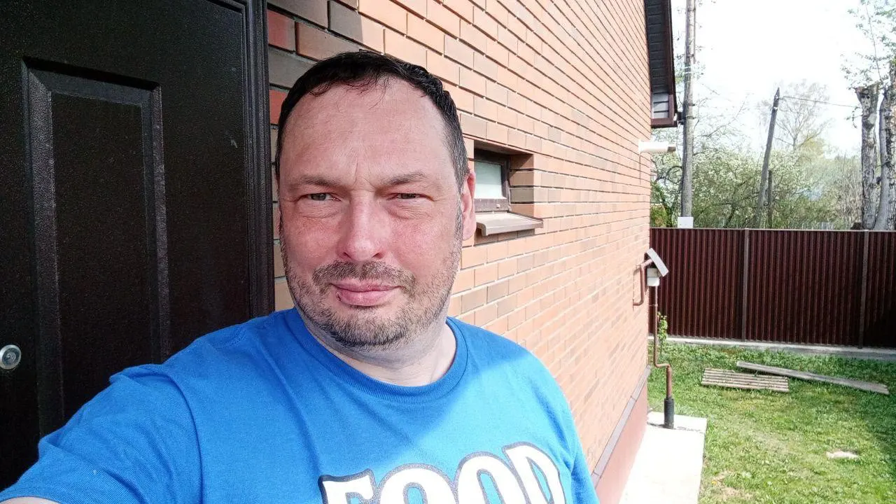Суд в Калуге поместил под арест на 12 суток Ивана Любшина по протоколу о «мелком хулиганстве». По делу есть показания свидетеля о ругани в подъезде на Московской, 294.