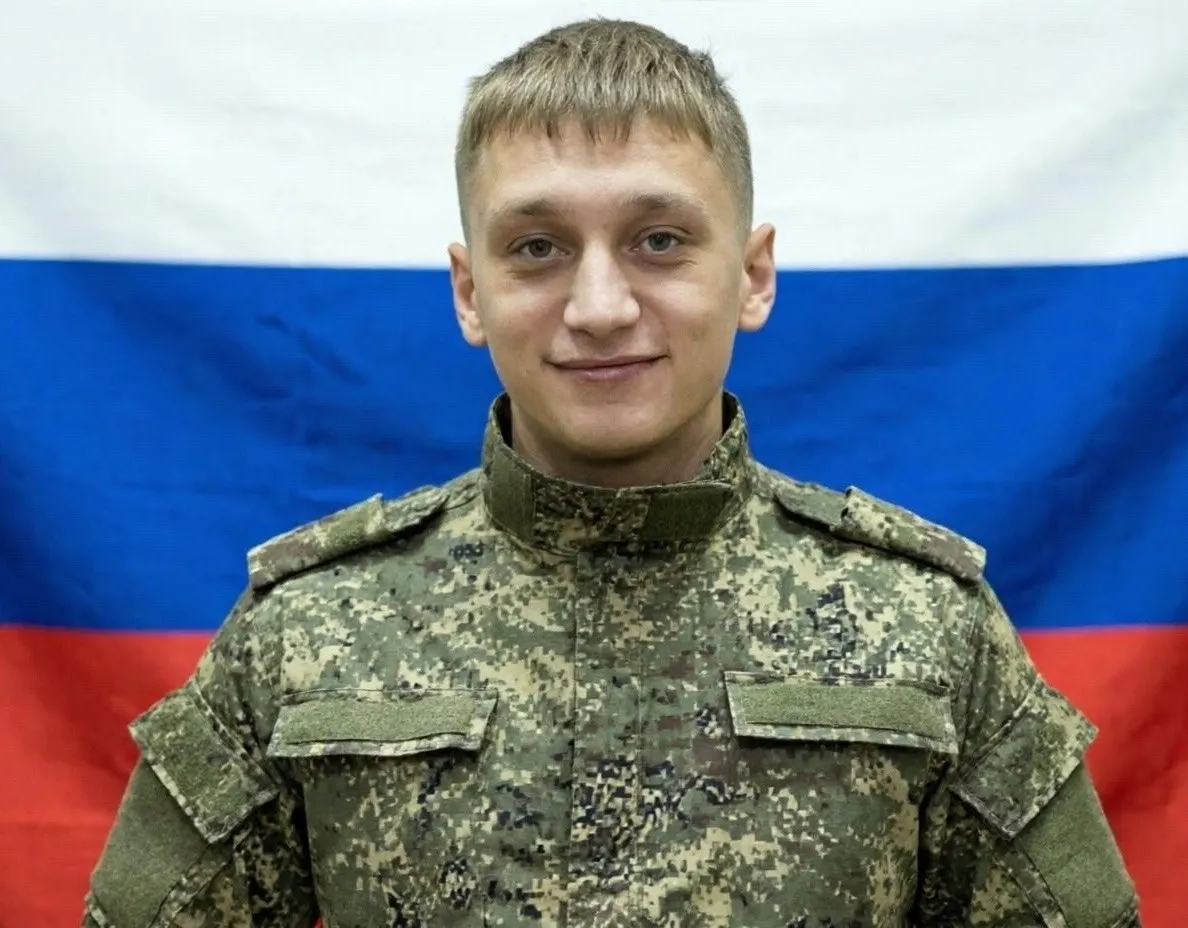 23-летний студент из Бурятии подписал контракт в январе, прошёл подготовку оператора БПЛА и погиб спустя три месяца службы; в его колледже велась агитация и вербовка учащихся.