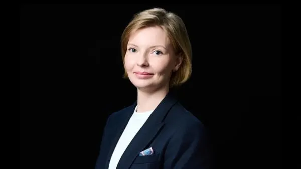 С 1 сентября владельцы и администраторы доменов в зонах .ru, .рф и .su обязаны пройти идентификацию через портал «Госуслуги». Это техническое нововведение может заставить компании пересмотреть управление цифровыми активами.