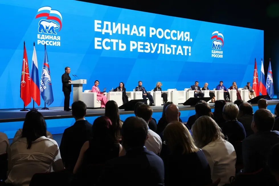 Администрация президента рекомендовала государственным и лояльным изданиям реже употреблять слово «запрет» в заголовках и смещать акценты в сторону «позитивных» инициатив партии власти перед выборами.