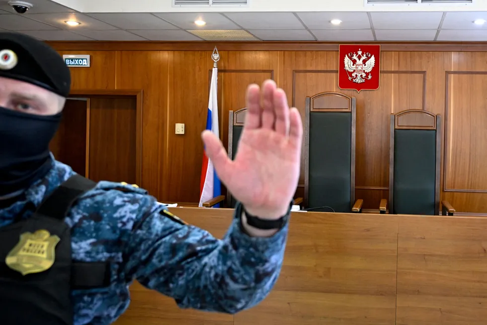 Судебный департамент при Верховном суде РФ прекратил публичный доступ к статистике о судимости с 2005 года и не опубликовал отчет за 2025 год. Почему это важно, какие данные стали недоступны и есть ли шанс на их возвращение — в обзоре.