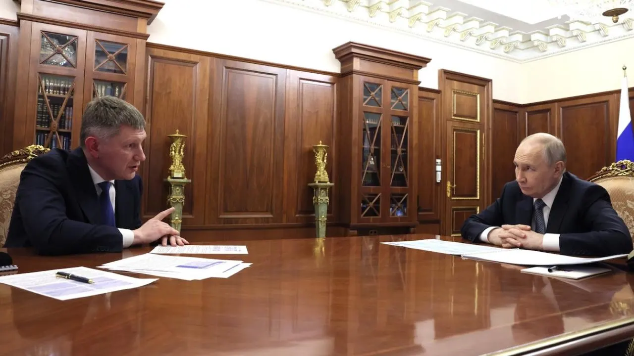 Министр экономического развития Максим Решетников сообщил президенту, что Россия сократила разрыв по ВВП на душу населения и в 2025 году достигла почти 56% от уровня США, при этом МВФ фиксирует более низкие международные показатели.
