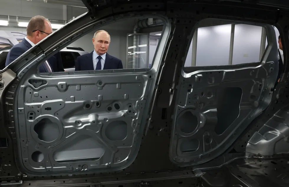 Уход западных автоконцернов, приход китайских производителей и государственная протекционистская политика кардинально трансформировали производство, ассортимент и цены на автомобили в России.
