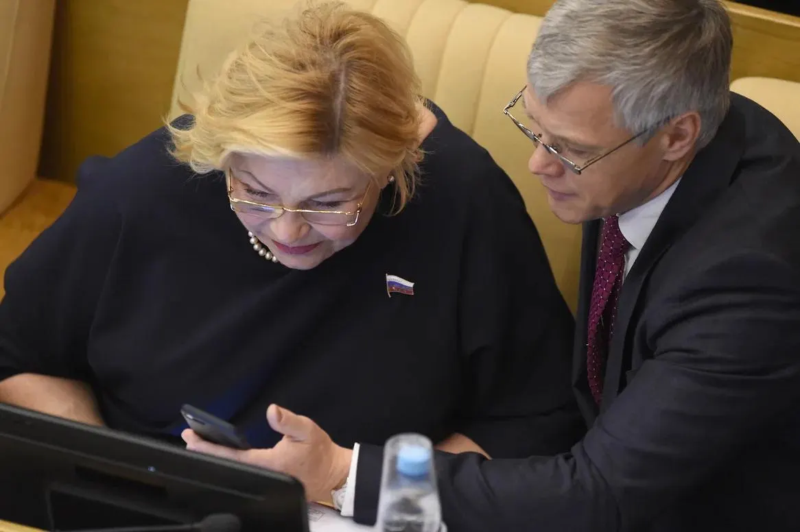 Валерий Гартунг и Елена Драпеко оказались двумя голосами против обращения Госдумы по удару в Старобельске — 404 депутата поддержали документ. Спикер назвал ситуацию «техническим сбоем», а дискуссия в Думе перешла в обвинения и предложения ударов по объектам на территории Украины.