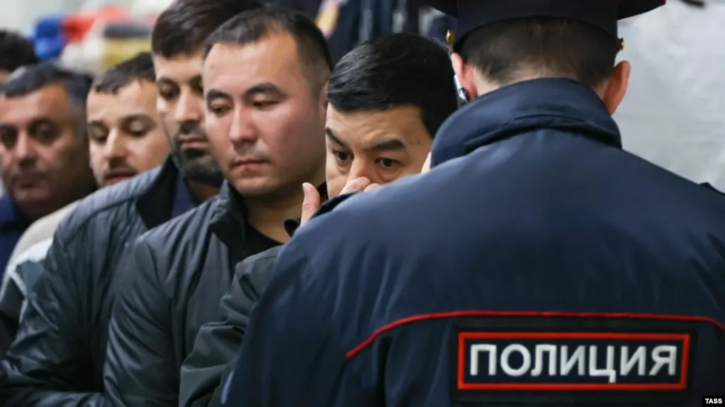 Проект расширяет перечень административных правонарушений, за которые иностранцев и лиц без гражданства могут выдворить из России; число таких оснований вырастёт до 58.