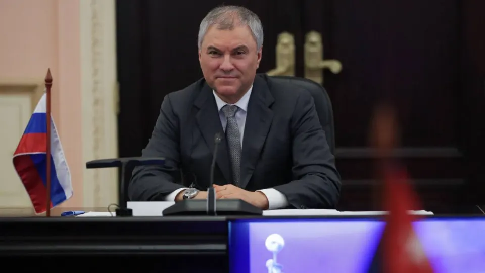 Председатель Госдумы заявил, что применение западных технологий в ударах по гражданским объектам может вынудить Россию ответить «бесследным» оружием; парламентарии и военные получили соответствующие поручения, после чего последовали удары по Киеву.