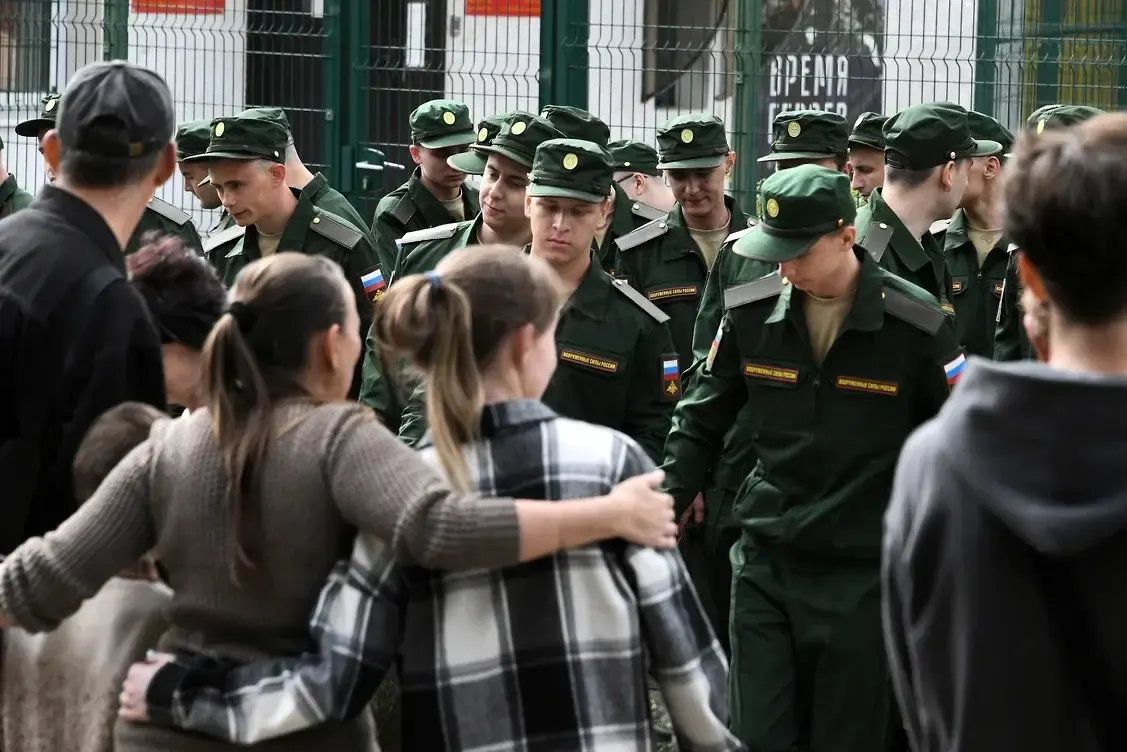 Инициативная группа подала первый иск в Верховный суд, оспаривая норму, которая лишает выплат женщин, не имевших общего несовершеннолетнего ребёнка с погибшим.