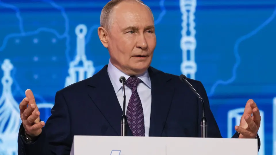 На съезде Союза машиностроителей президент призвал активнее трудоустраивать вернувшихся с фронта ветеранов в ОПК и другие отрасли для укрепления технологического суверенитета. Эксперты отмечают рост числа тяжело раненых и инвалидов, резкое увеличение спроса на протезы и всплеск тяжких преступлений после массовых возвращений.