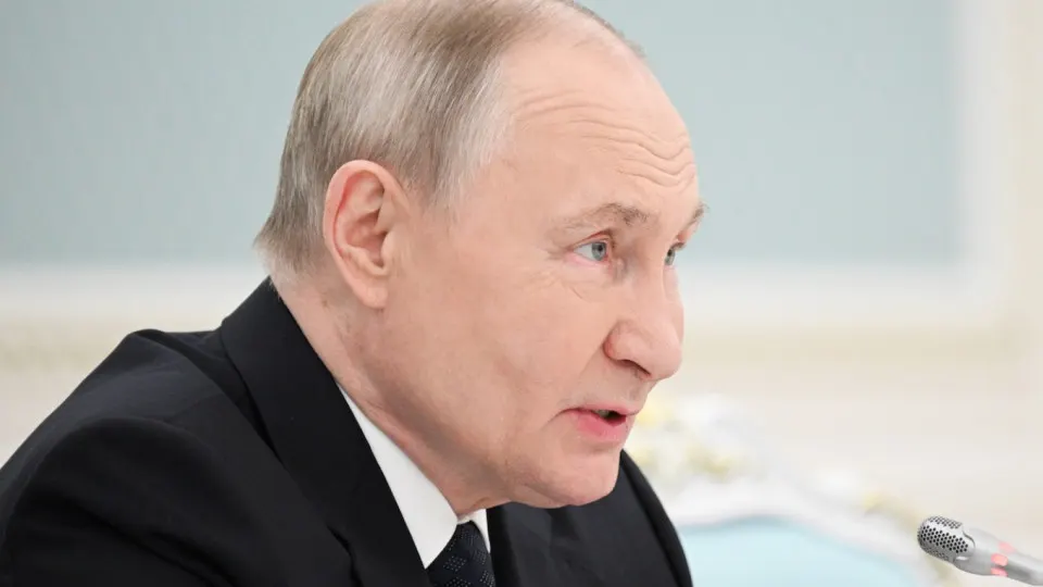 Замминистра науки сообщил, что в российских вузах уже учится более 300 тысяч иностранцев и поставлена цель — 500 тысяч к 2030 году. Одновременно фиксируют массовый рост вербовки иностранцев в вооружённые формирования и вовлечение вузов в набор в войска беспилотных систем.