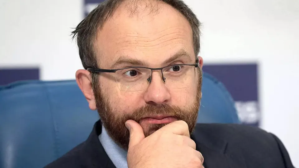 Вахтанг Кипшидзе заявил, что массовые отключения мобильного интернета — не катастрофа, а напоминание о преходящести технологий и важности духовных ценностей. Власти расширяют полномочия по приостановке связи, а ограничения затронули большую часть населения.