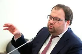 Глава Минцифры на IT‑завтраке в рамках ПМЭФ‑2026 заявил, что встраивание механизмов возрастной верификации в платформы — ближайшая задача ведомства; изучают опыт Roblox.