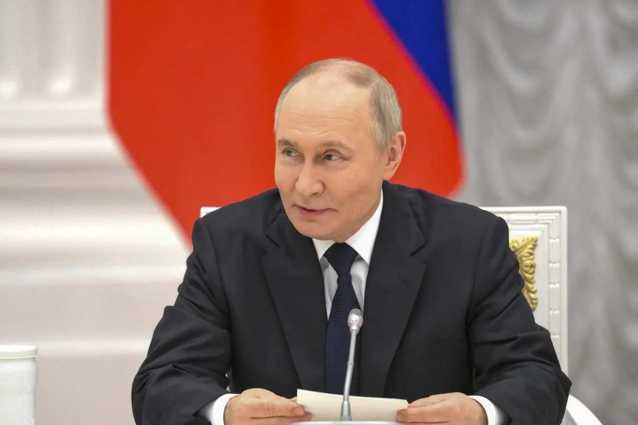 Во время общения с журналистами президент заявил, что РФ способна отразить любую агрессию в отношении Калининградской области и ответить теми же методами в случае попыток уничтожить российские базы ПВО.
