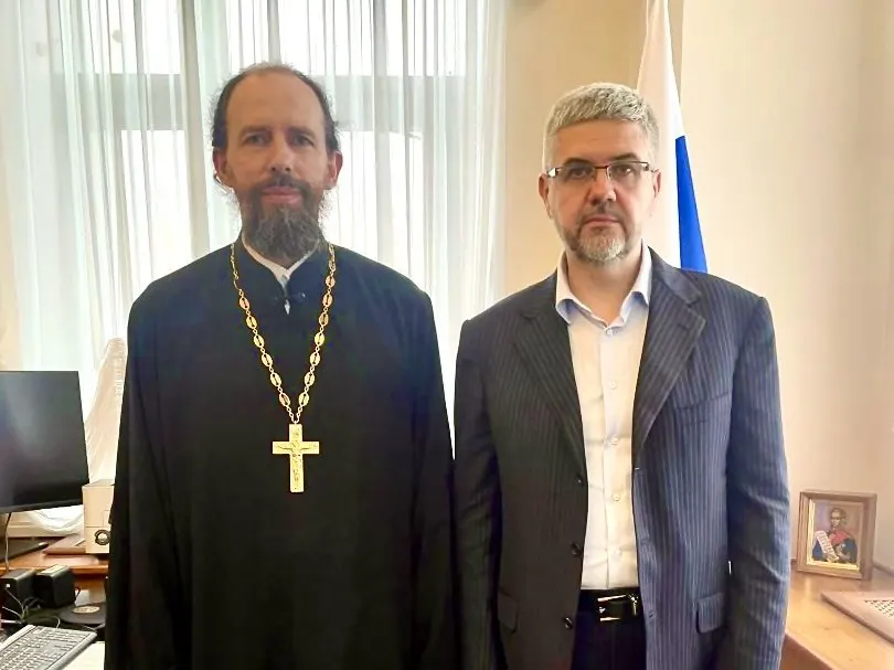 Заместитель министра юстиции заявил на юридическом форуме, что незарегистрированное сожительство подрывает традиционные семейные ценности и ставит под угрозу безопасность страны; ведомство мониторит ситуацию и готовит изменения в Семейный кодексе.