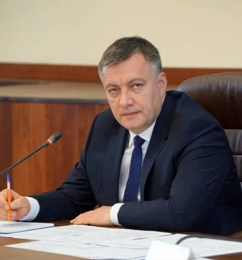 Губернатор сообщил о приоритетах распределения бензина и дизеля, мерах для стабилизации поставок в регионы с дефицитом и поручениях нефтекомпаниям и властям ускорить работу.