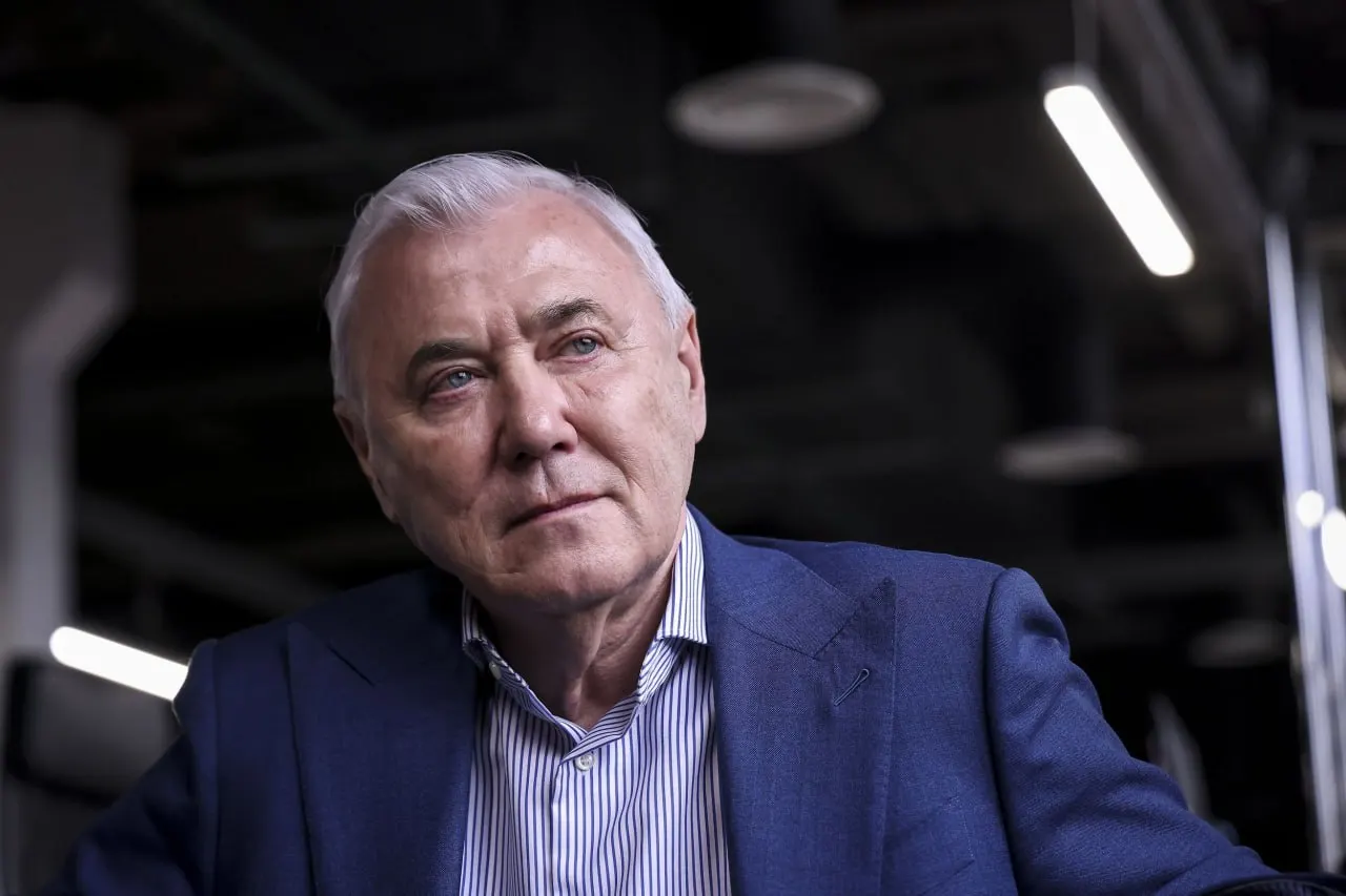 Глава комитета Госдумы по финансовому рынку сообщил о сроках и ключевых нововведениях: смягчённой отчётности для участников ВЭД, лимитах для некастодиальных кошельков и признании криптовалюты инструментом трансграничных расчётов.