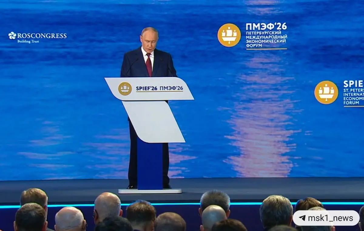 Президент назвал искусственный интеллект, автономные системы и платформенные решения ключевыми технологиями будущего и отметил сильные позиции страны в атомной энергетике.