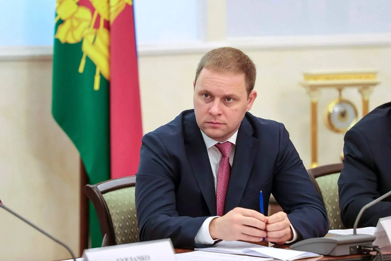 Швец, который более десяти лет работал в органах власти Краснодарского края и пять лет возглавлял Анапу, стал новым руководителем госкорпорации, отвечающей за развитие туризма.