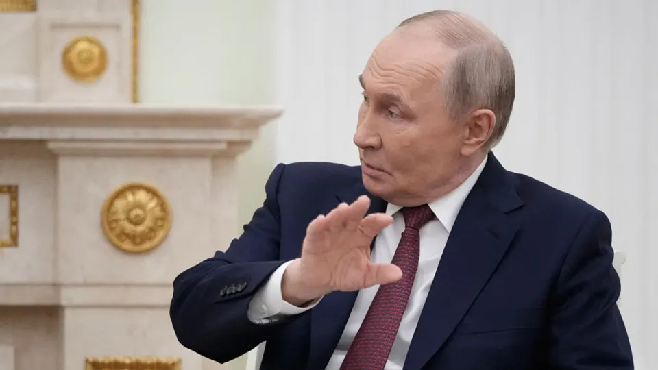 С 2022 года в России нарастилаcь кампания изъятий частных активов: у крупных предпринимателей отбирают компании и имущество на триллионы рублей. Некоторые миллиардеры пытались смягчить последствия крупными пожертвованиями в бюджет.