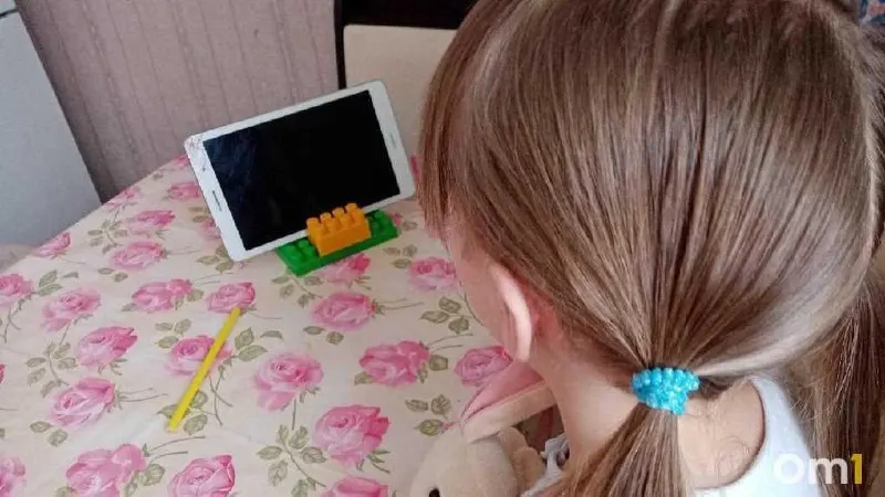Минцифры и Roblox согласовали соблюдение российских требований и дополнительные меры по защите детей; в июне появятся возрастные режимы, после чего ведомства обратились в правоохранительные органы с просьбой поддержать снятие ограничений доступа.