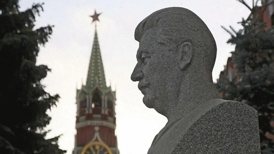 Отсутствие главы Центробанка на крупном форуме и слухи о кадровых переменах в правительстве вызвали разговоры о скорых перестановках — от смены руководства Центробанка до реального перехода к мобилизационной модели экономики.