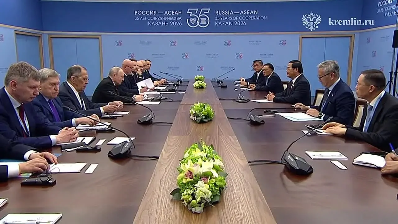 На саммите президент обсудил расширение сотрудничества с зарубежными партнёрами, поблагодарил за поздравления и подарок — двух слонов для Казанского зоопарка. Глава МИД заявил о намерении проводить массированные удары по объектам Вооружённых сил Украины.